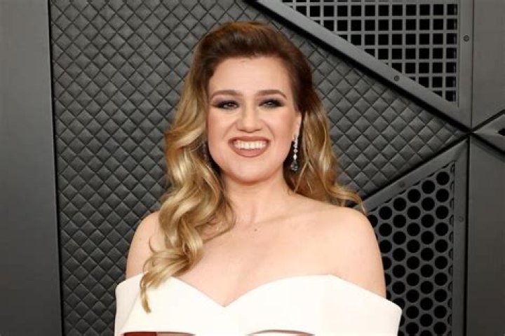 Unveiling Kelly Clarkson's Size And Significance
