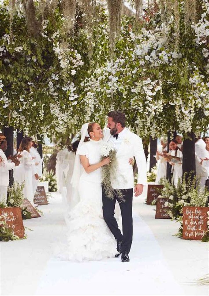 Unveiling The Intimate Details Of Dr. Michelle Oakley's Daughter's Wedding
